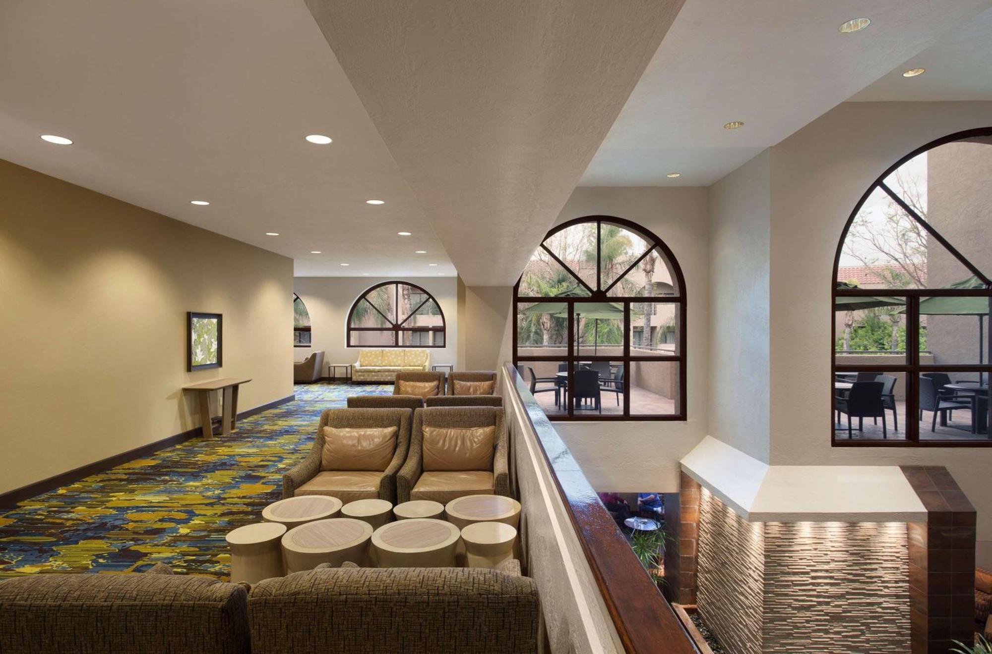 Embassy Suites By Hilton Phoenix Tempe Exterior foto